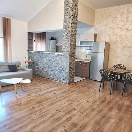 Apartamento No 02 - Amarilia Constanţa